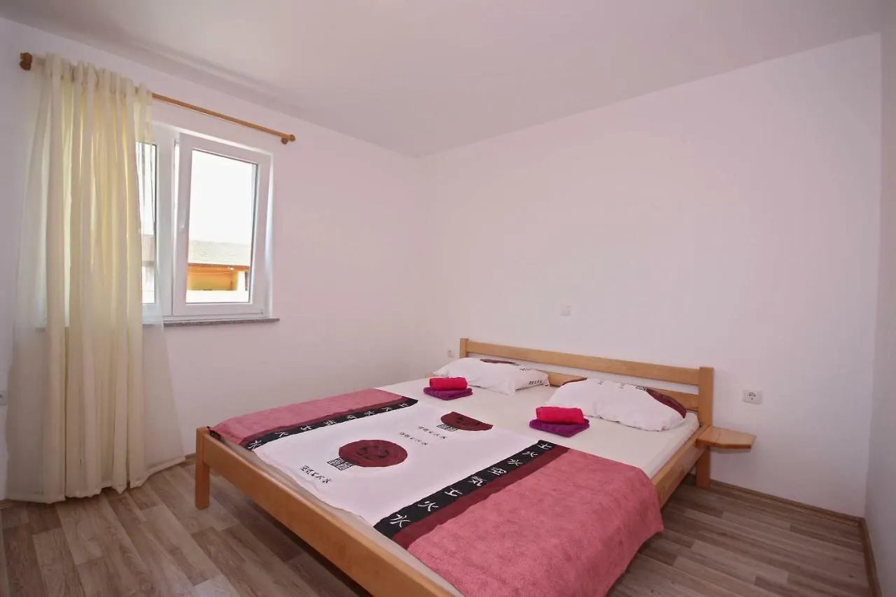 Apartmani Bradaric Pula 0*,  Croatia